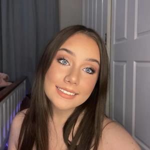 Meet your Posher, Chloe